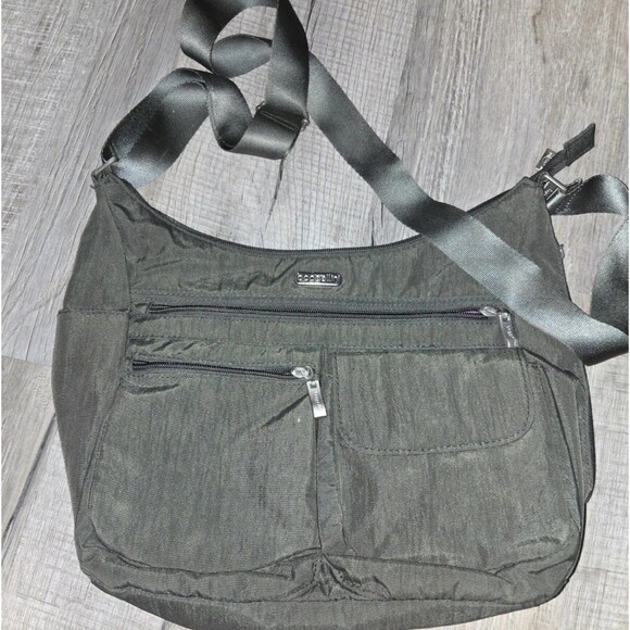 Baggallini Crossbody Bagg w RFID Wristlet Charcoal Fushia  one zipper is rusty - Picture 1 of 6